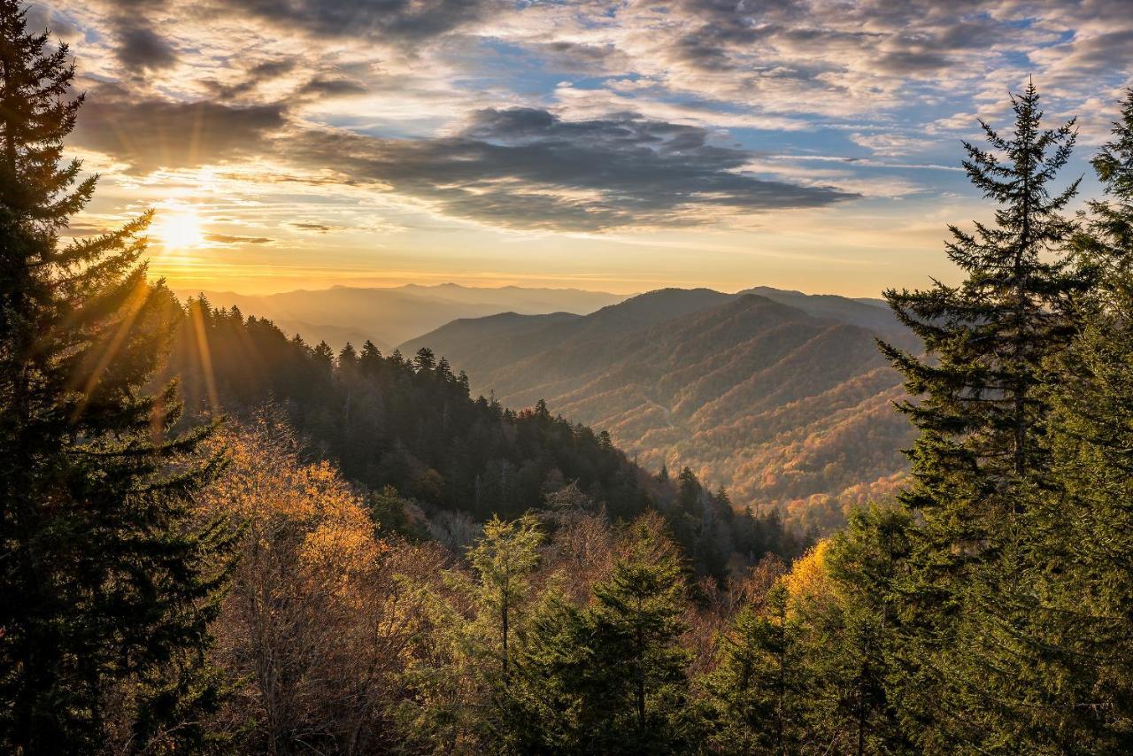 Above The Clouds, 4 Bedrooms, Pool Access, Private, Gaming, Sleeps 16 Gatlinburg Exterior photo