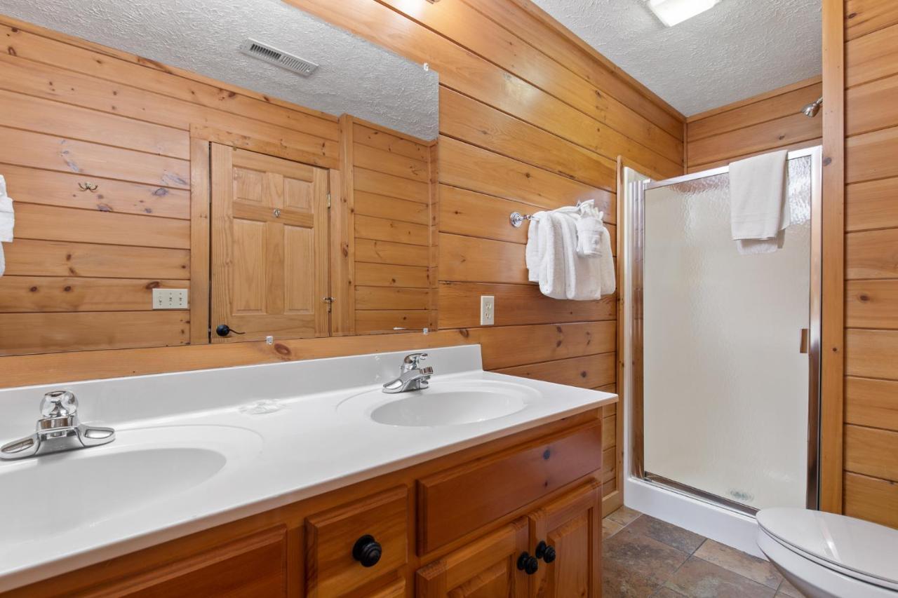 Above The Clouds, 4 Bedrooms, Pool Access, Private, Gaming, Sleeps 16 Gatlinburg Exterior photo